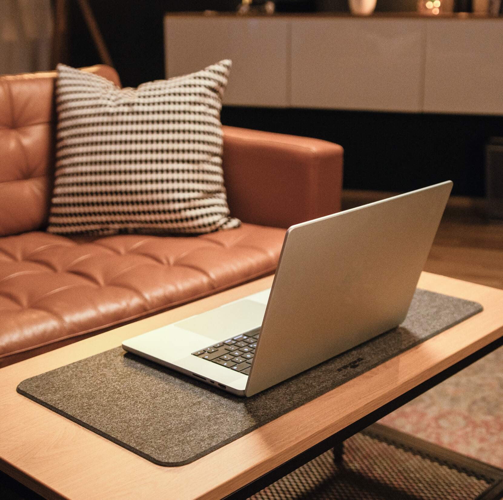 DURABLE EFFECT Soft Felt Office Desk Mat, Desk Pad Mat with Phone Holder, Made of Recycled PET Flet, Foldable/Portable 27.5" x 13" - Grey
