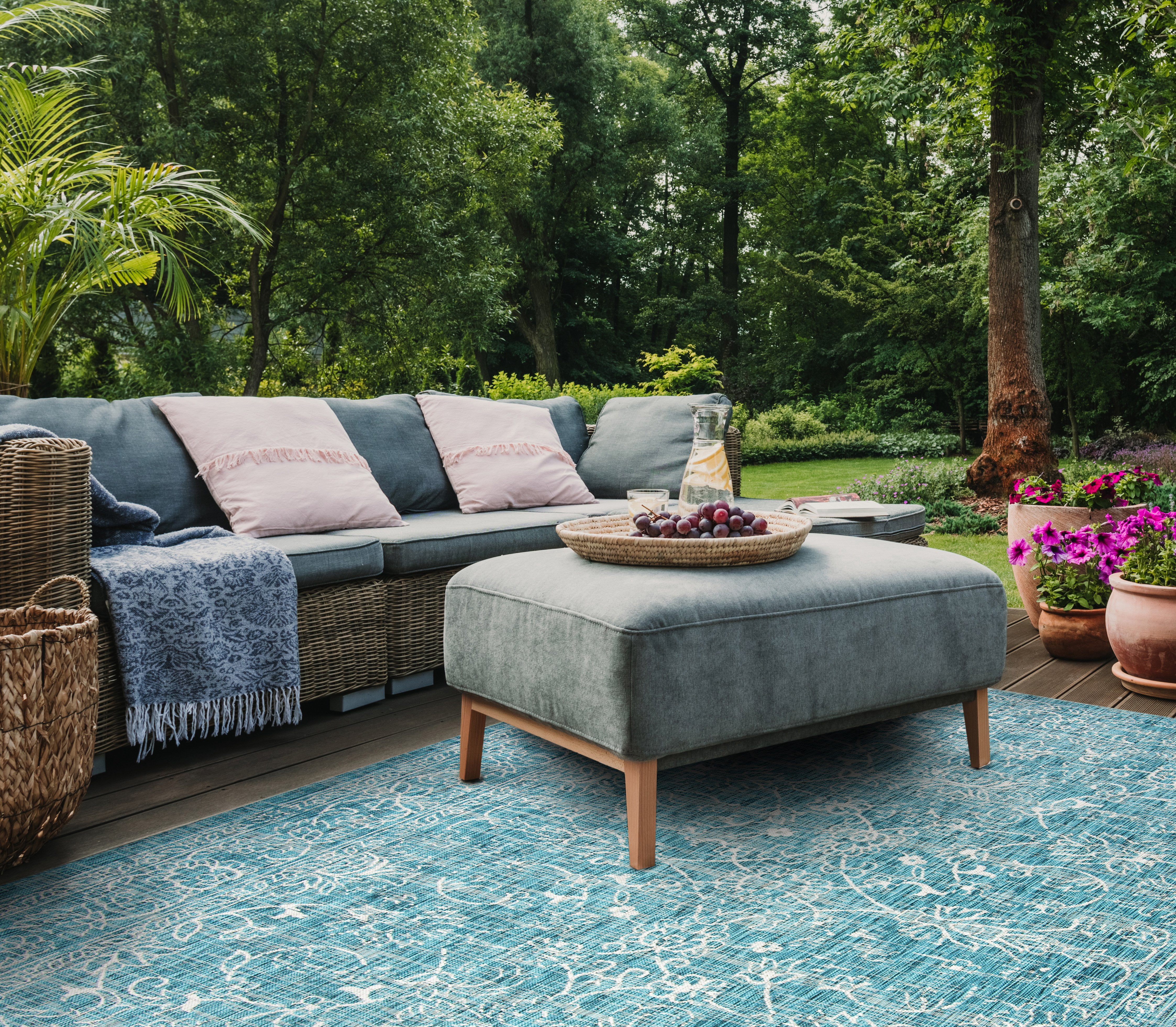SAFAVIEH Courtyard Darin Botanical Indoor/Outdoor Area Rug, Turquoise, 9' x 9' Square