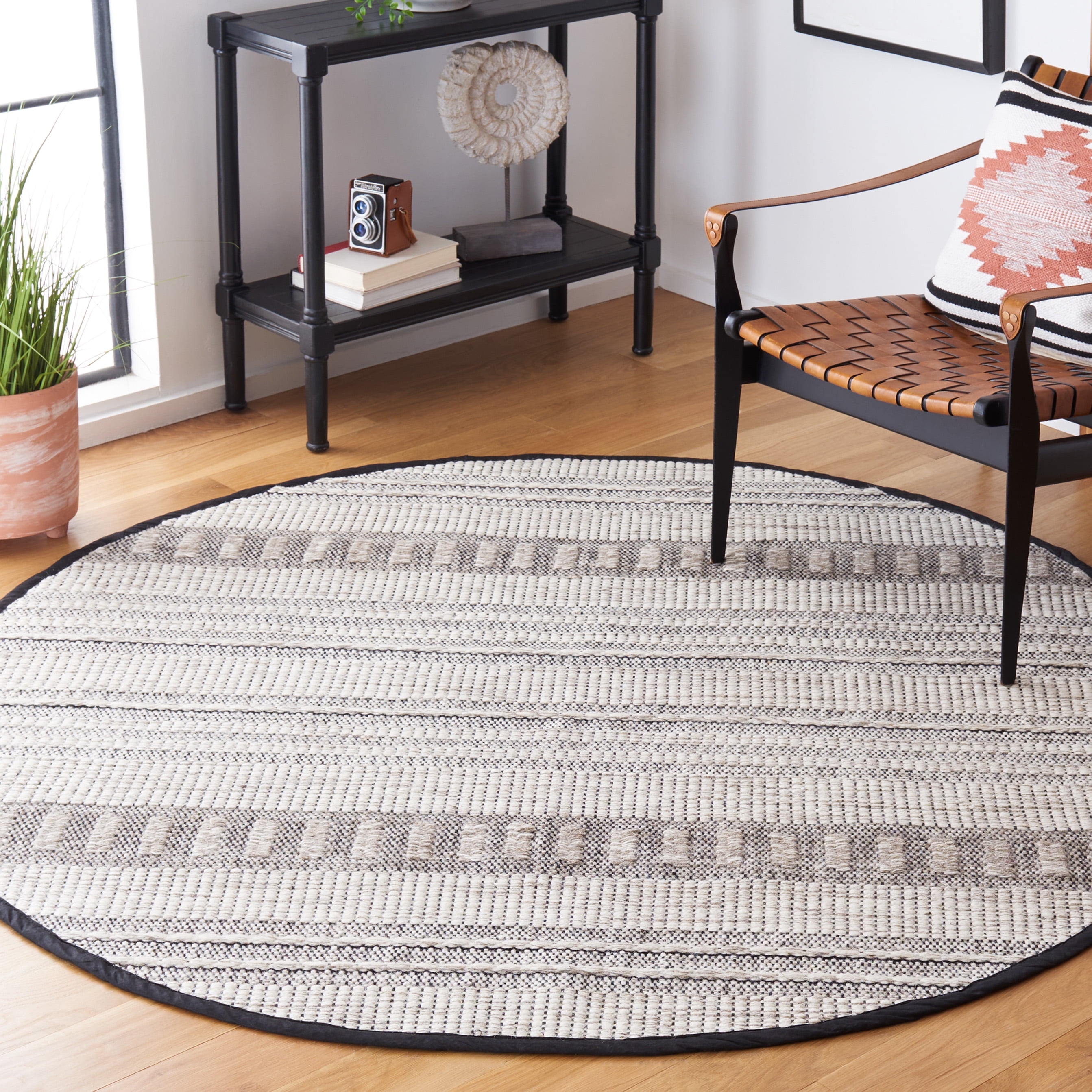SAFAVIEH Natura Aindreas Geometric Area Rug, Grey/Black, 6' x 6' Round