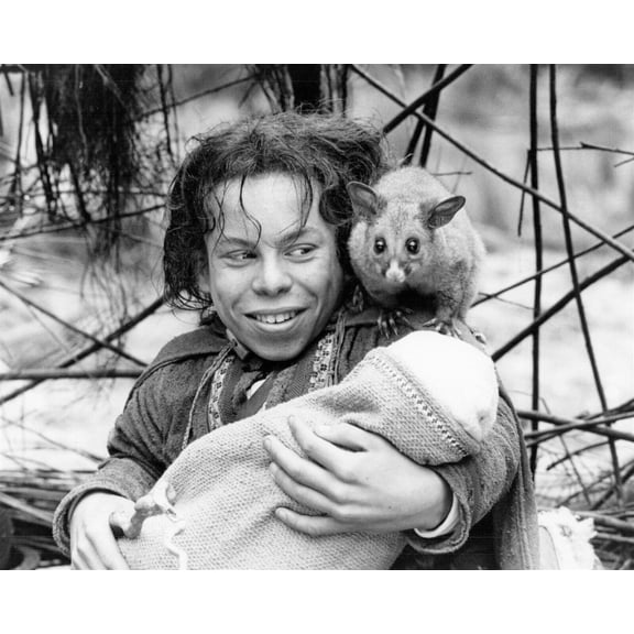 Warwick Davis as Willow Uffgood with baby & possum 1988 Willow 5x7 photo