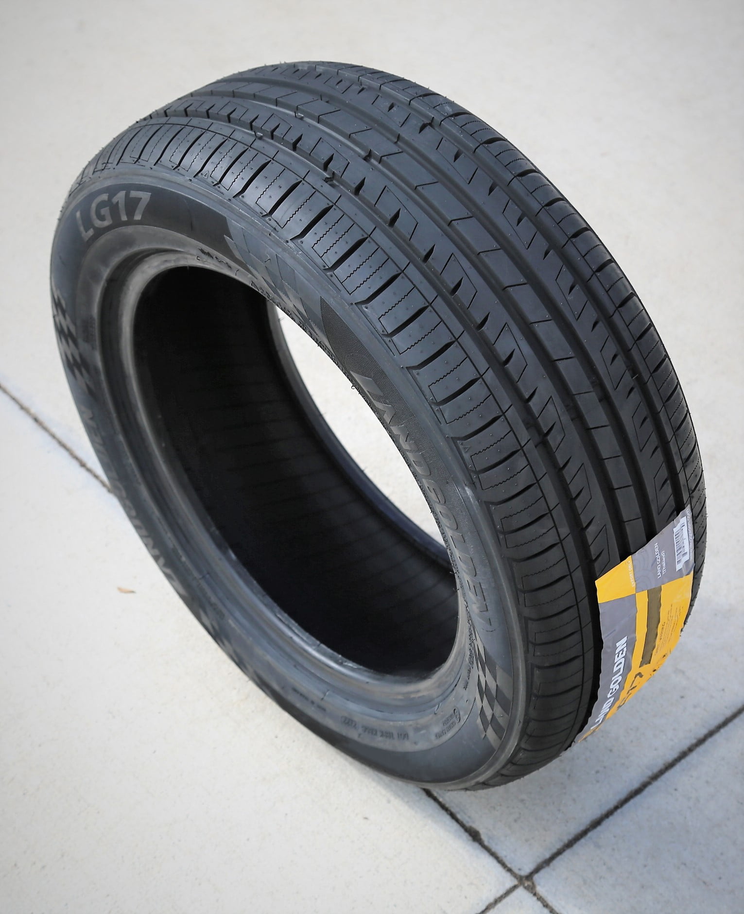 Landgolden LG17 215/60R16 95V AS Performance A/S Tire