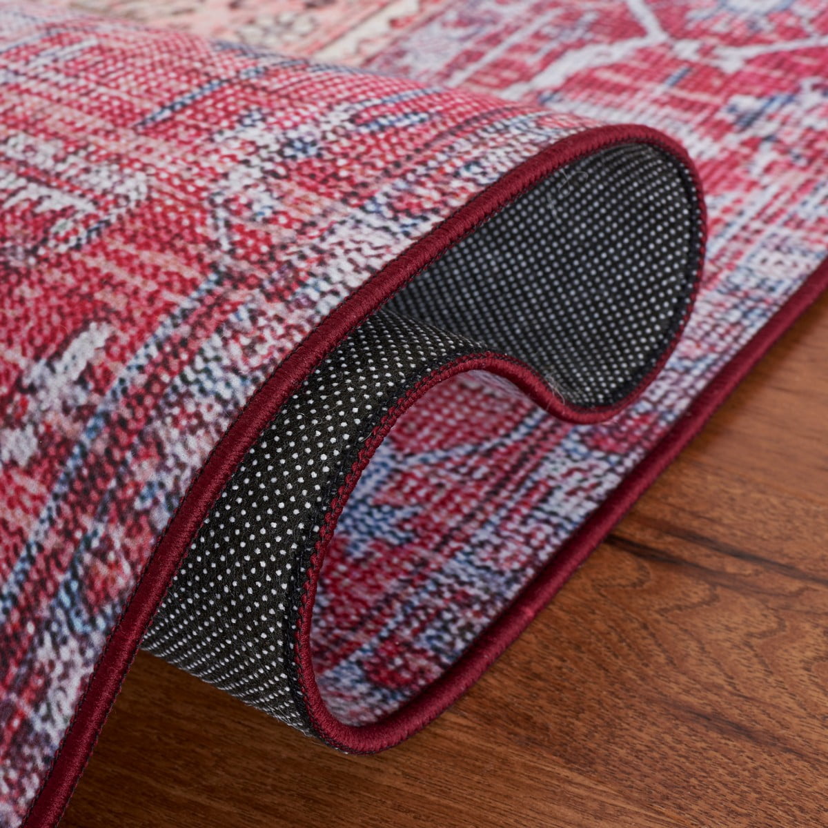 SAFAVIEH Tucson Crane Traditional Machine Washable Area Rug, 5' x 8', Beige/Red