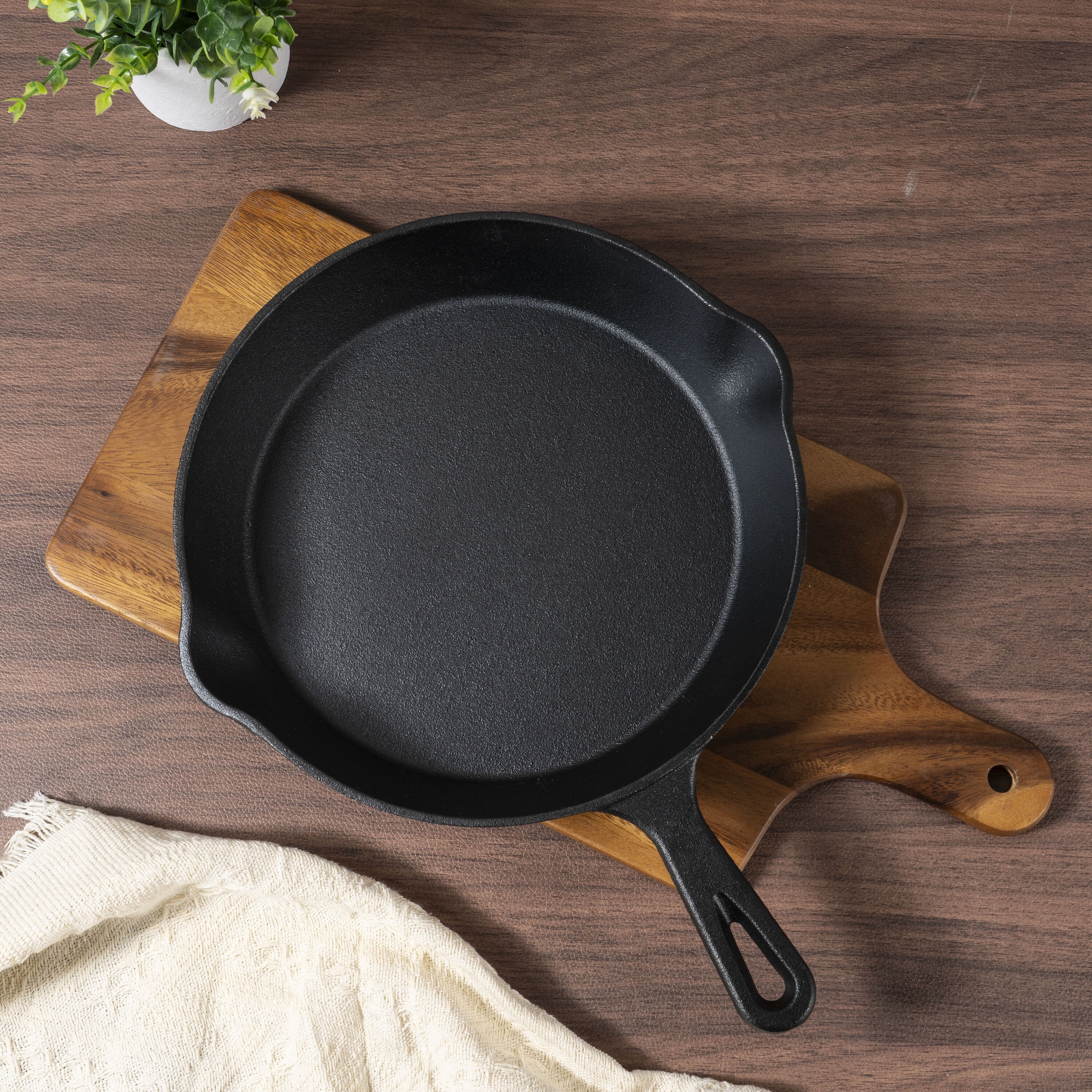 Mainstays 10.5 in Pre-Seasoned Cast Iron Skillet, Black