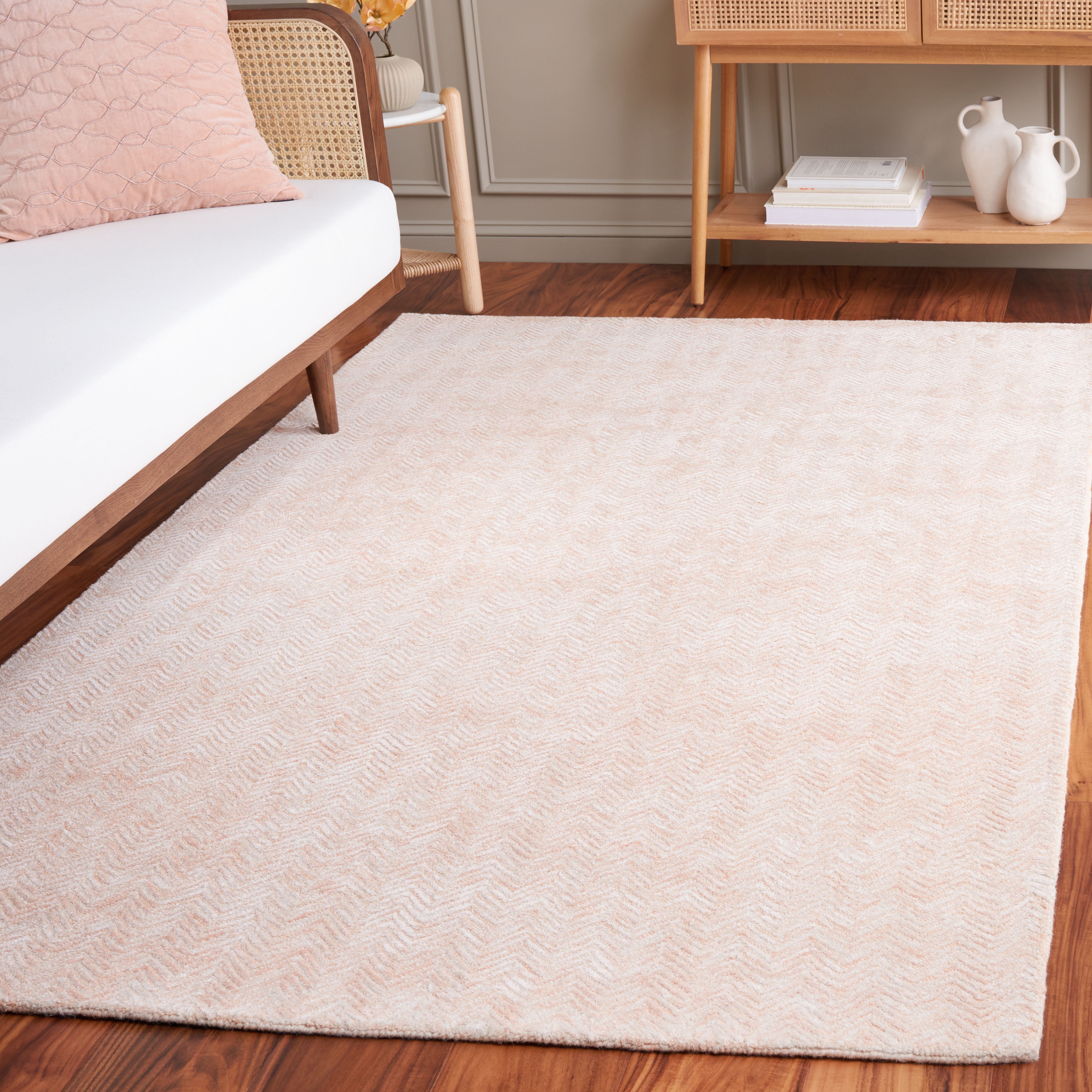 SAFAVIEH Glamour Flanagan Wavy Striped Area Rug, Pink/Ivory, 3' x 5'