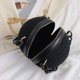 thumbnail image 1 of Bolsa de baloncesto con cadena, Bolsas de mano de terciopelo a la moda, informales para adolescentes y niñas (negro) Likrtyny Para Estrenar, 1 of 9