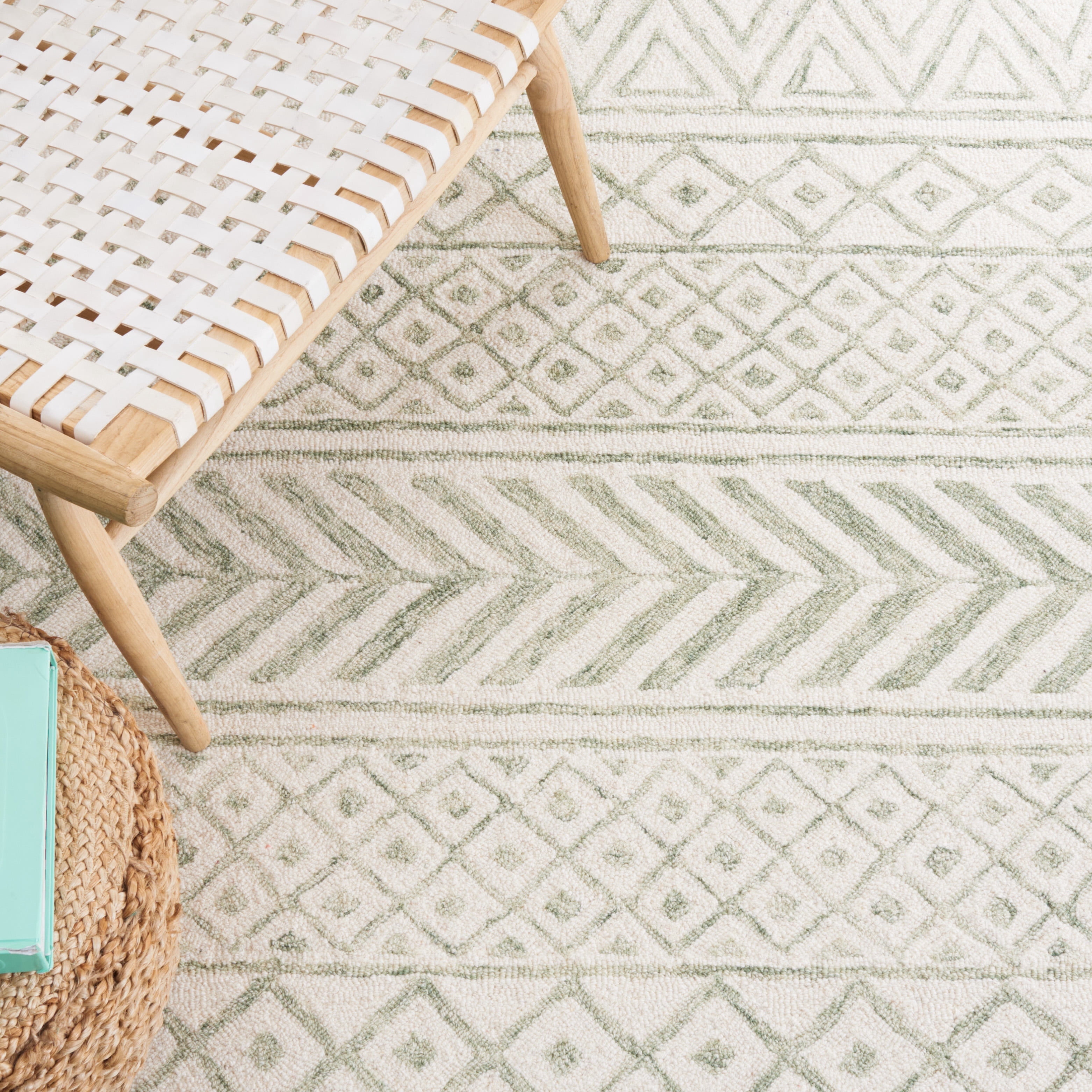 SAFAVIEH Metro Beaumont Southwestern Area Rug, Ivory/Light Green, 3' x 5'