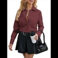thumbnail image 3 of Chaqueta Corta de Piel Sintética para Mujer, Cuello Vuelto, Bolsillo con Solapa y Broches, Estilo Retro. Vino Tinto S, 3 of 10
