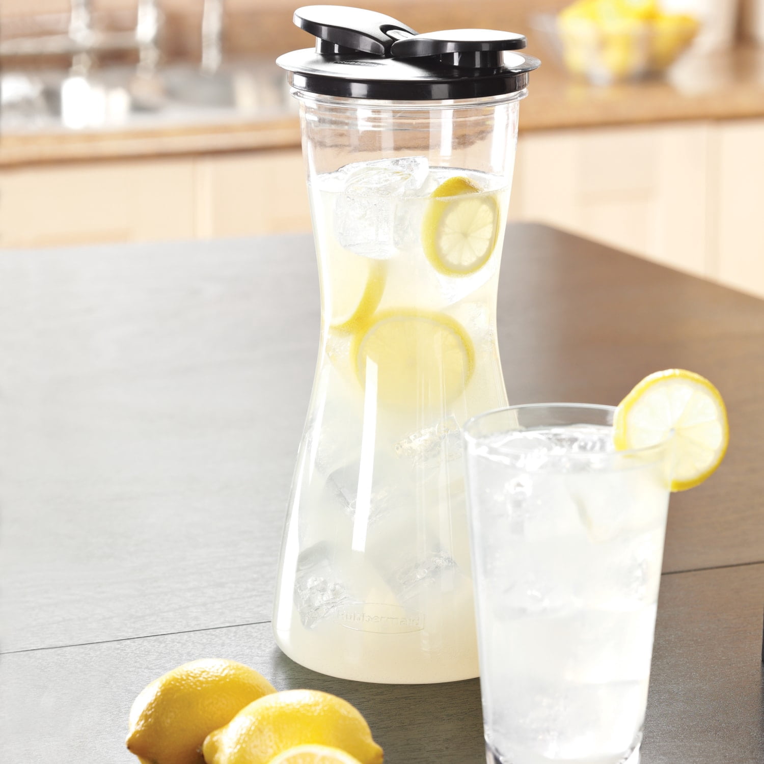 Rubbermaid, Beverage Storage, Carafe with Leak-Proof Lid, 2-quart, Clear, great for entertaining and serving.