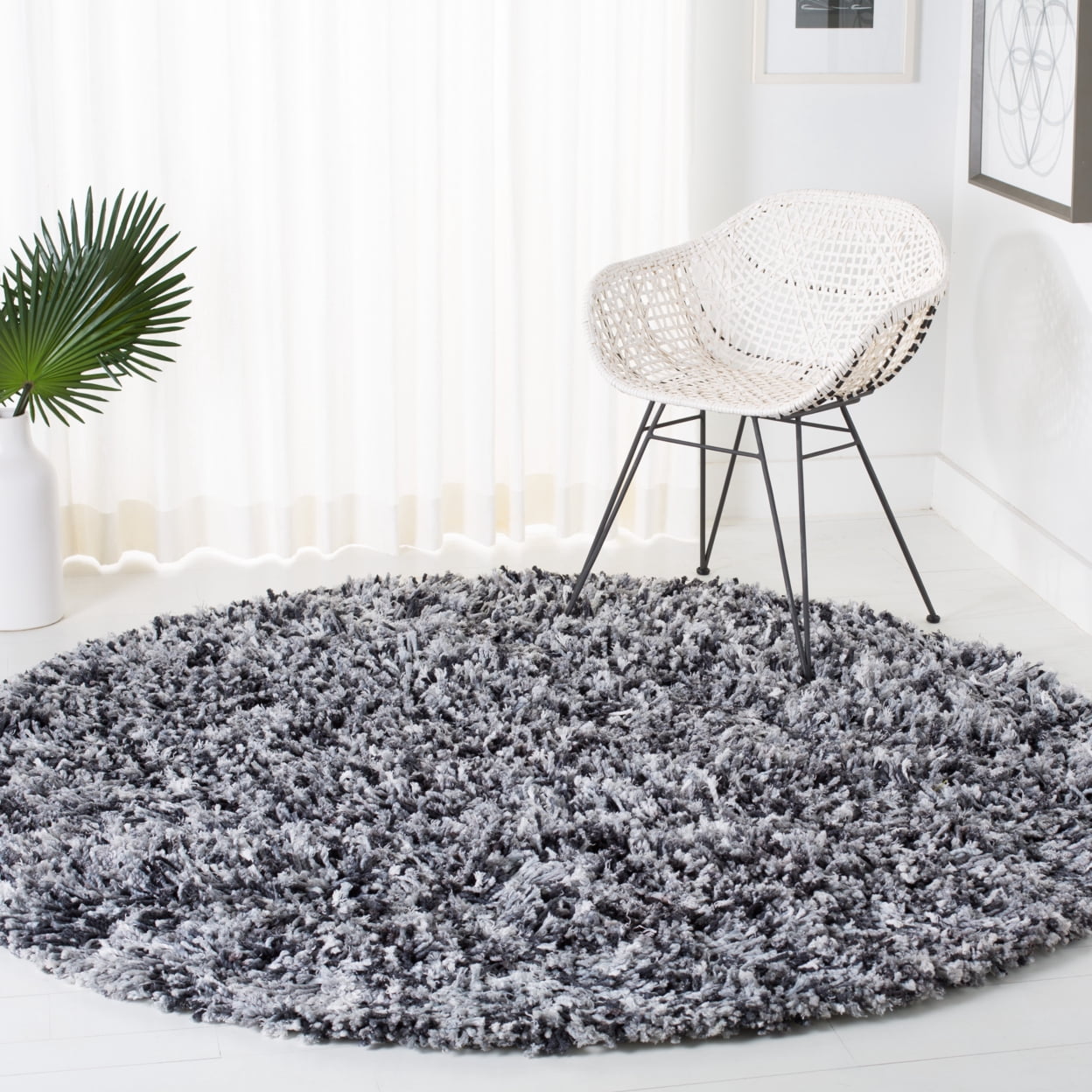 SAFAVIEH Rio Kynaston Solid Polyester Shag Area Rug, Black/Ivory, 6' x 9'