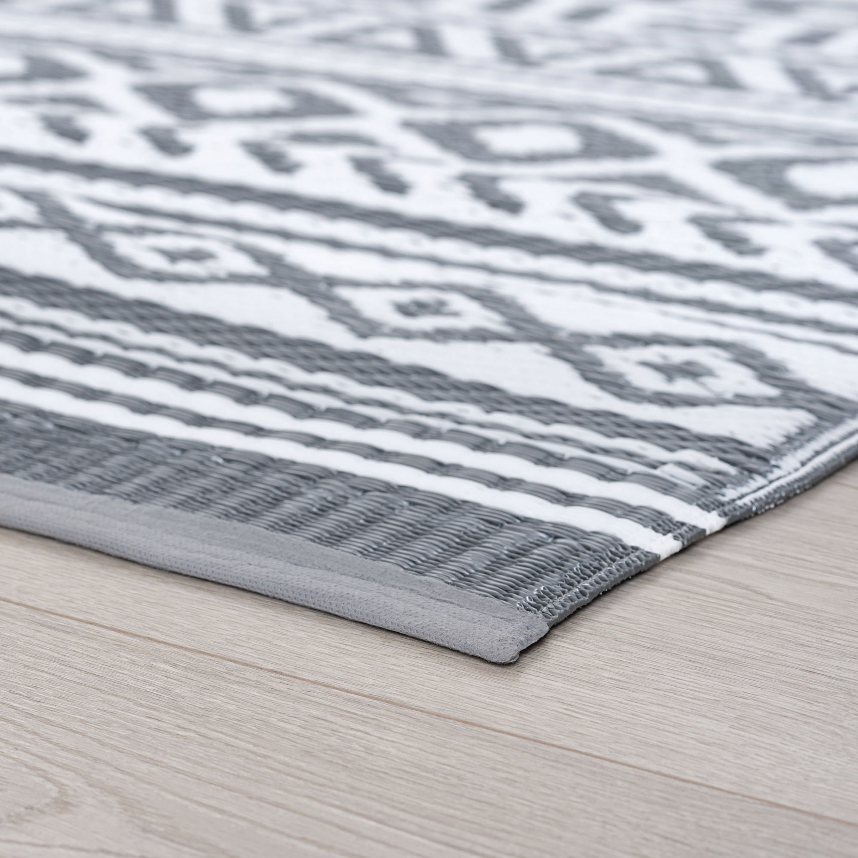 8x10 Reversible Gray and White Polypropylene Outdoor Stripe Area Rug
