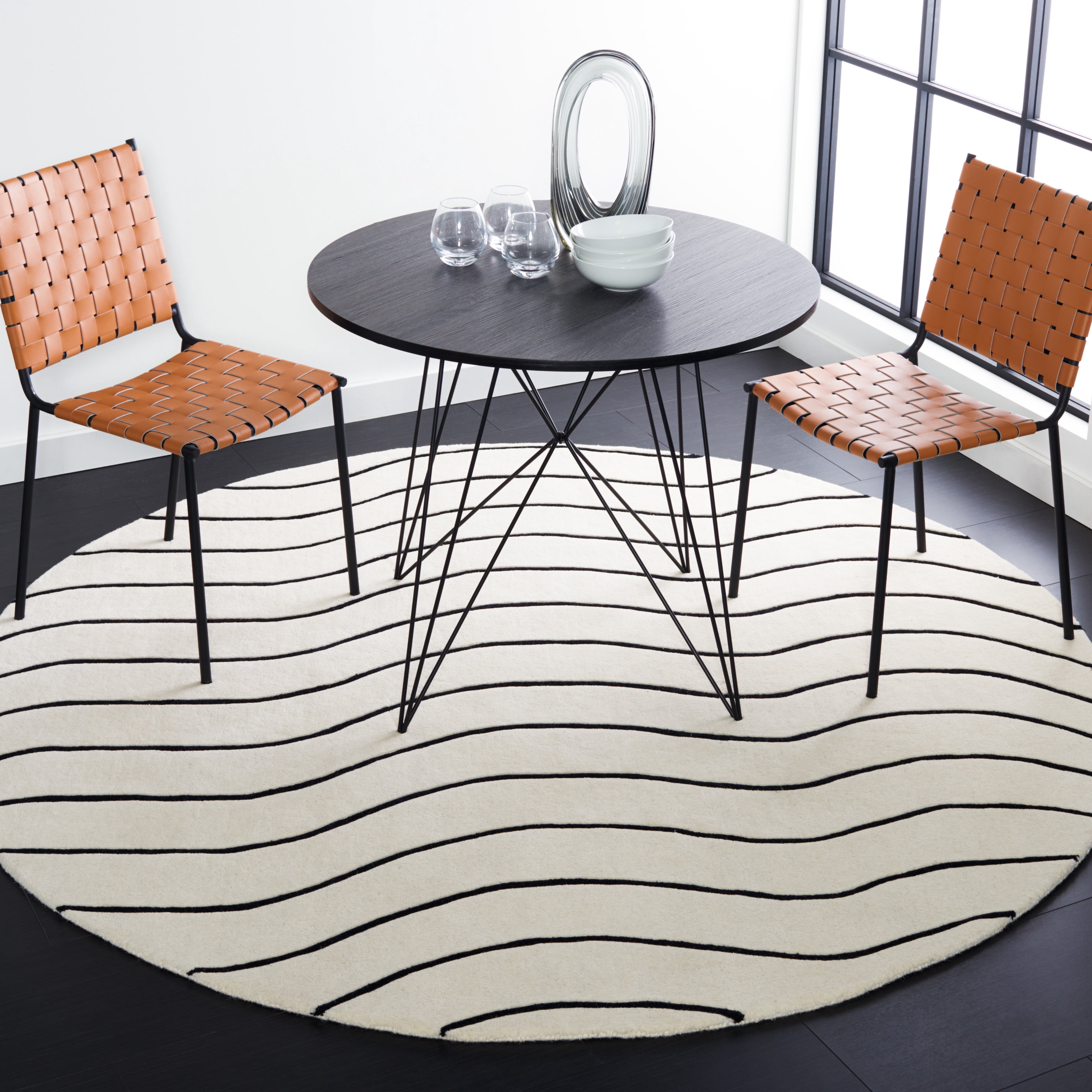 SAFAVIEH Fifth Avenue Dayna Geometric Area Rug, Ivory/Black, 7' x 7' Round