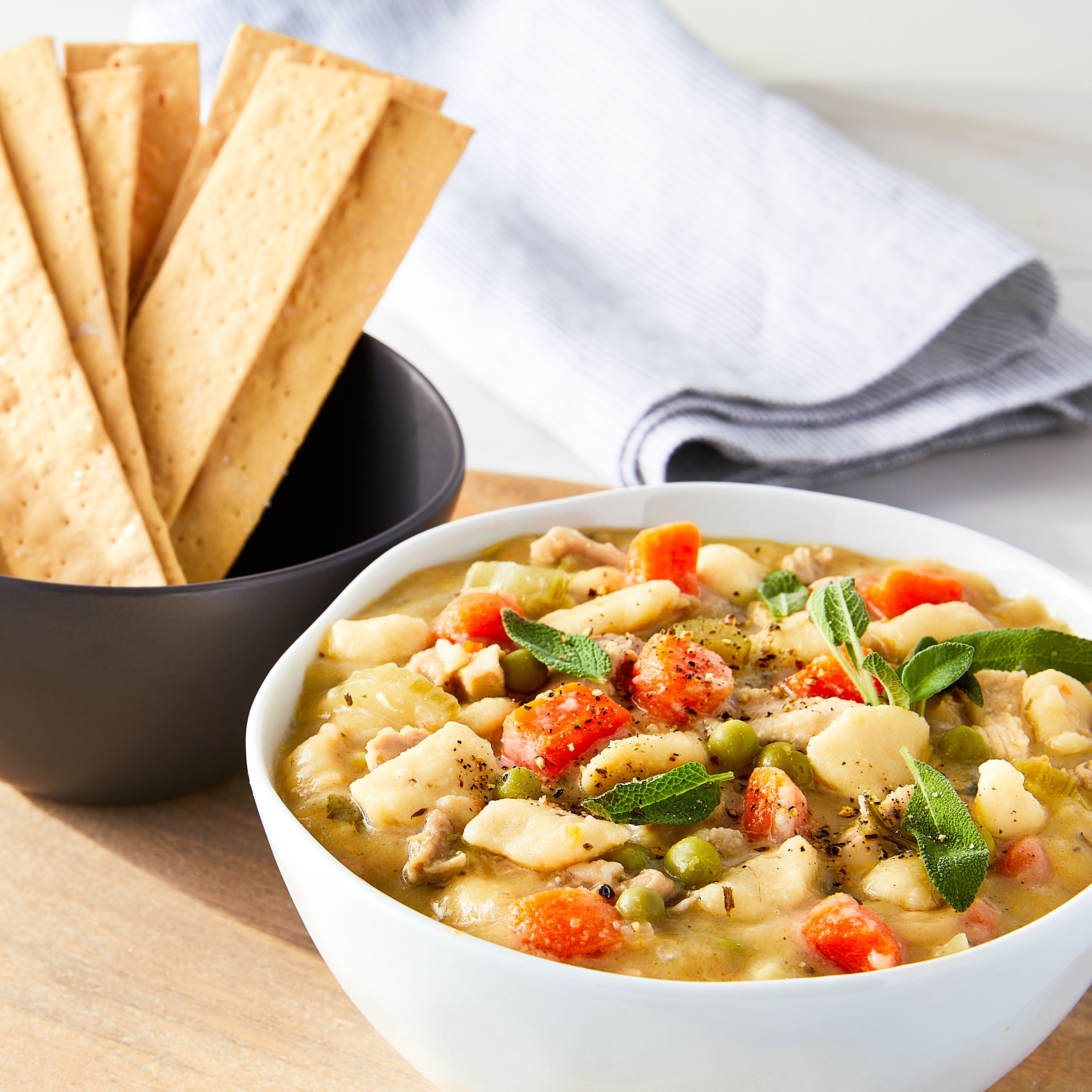 Marketside Chicken & Dumplings Soup, Fresh Deli Soup, 16 oz Cup