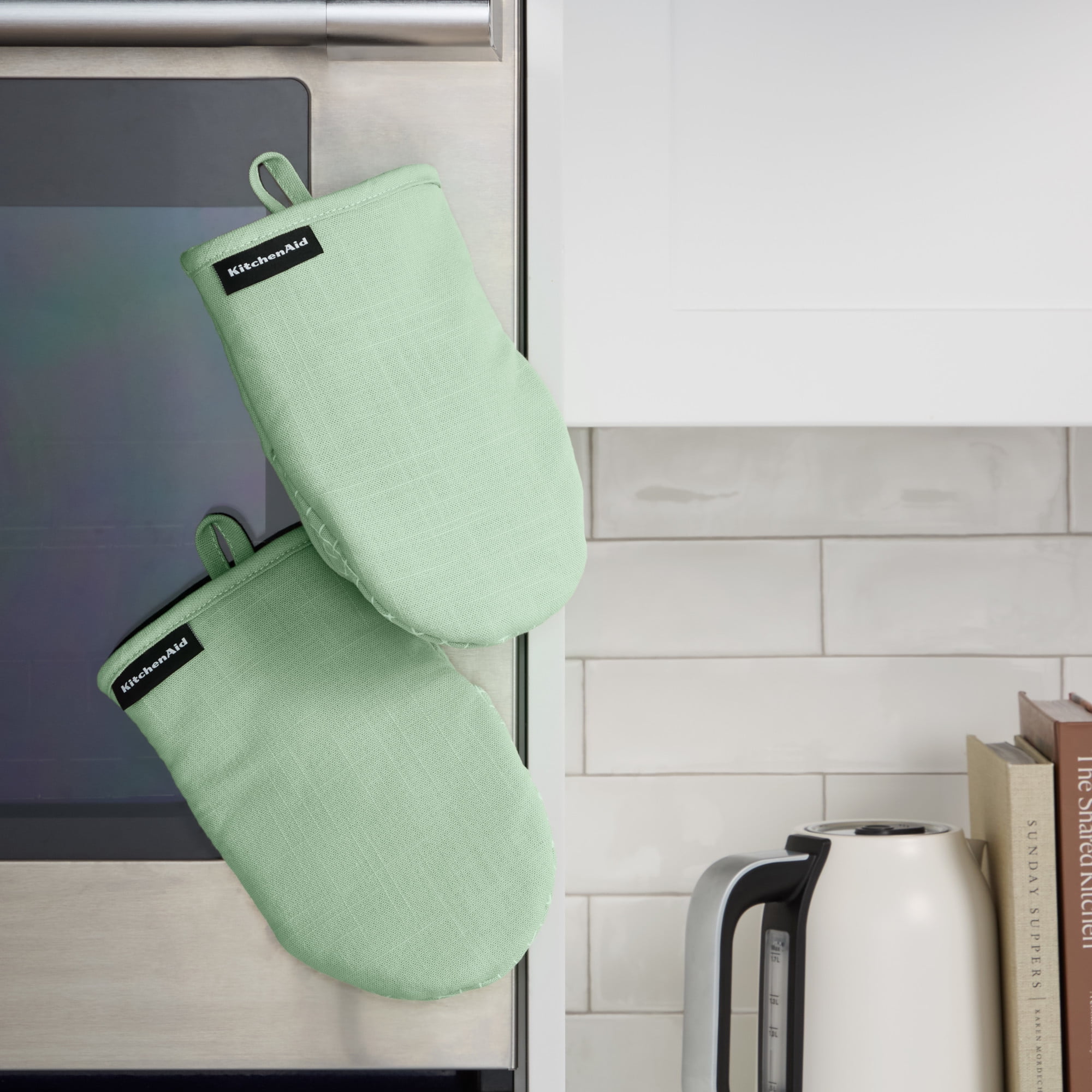 KITCHENAID Gourmet Series Gridlines Mini Oven Mitts 2-Pack Set, Heat Resistant up to 600°F, Soft Silicone Grip, Magnetic Cuff, Pistachio Green, 5.5"x9"