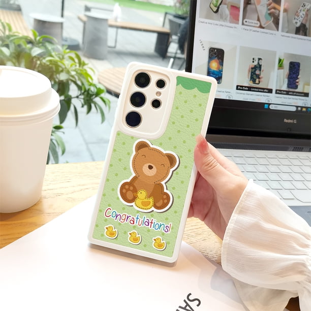 ¡Mantén tu iPhone seguro y a la moda con esta llamativa funda para teléfono con estampado de dibujos animados!