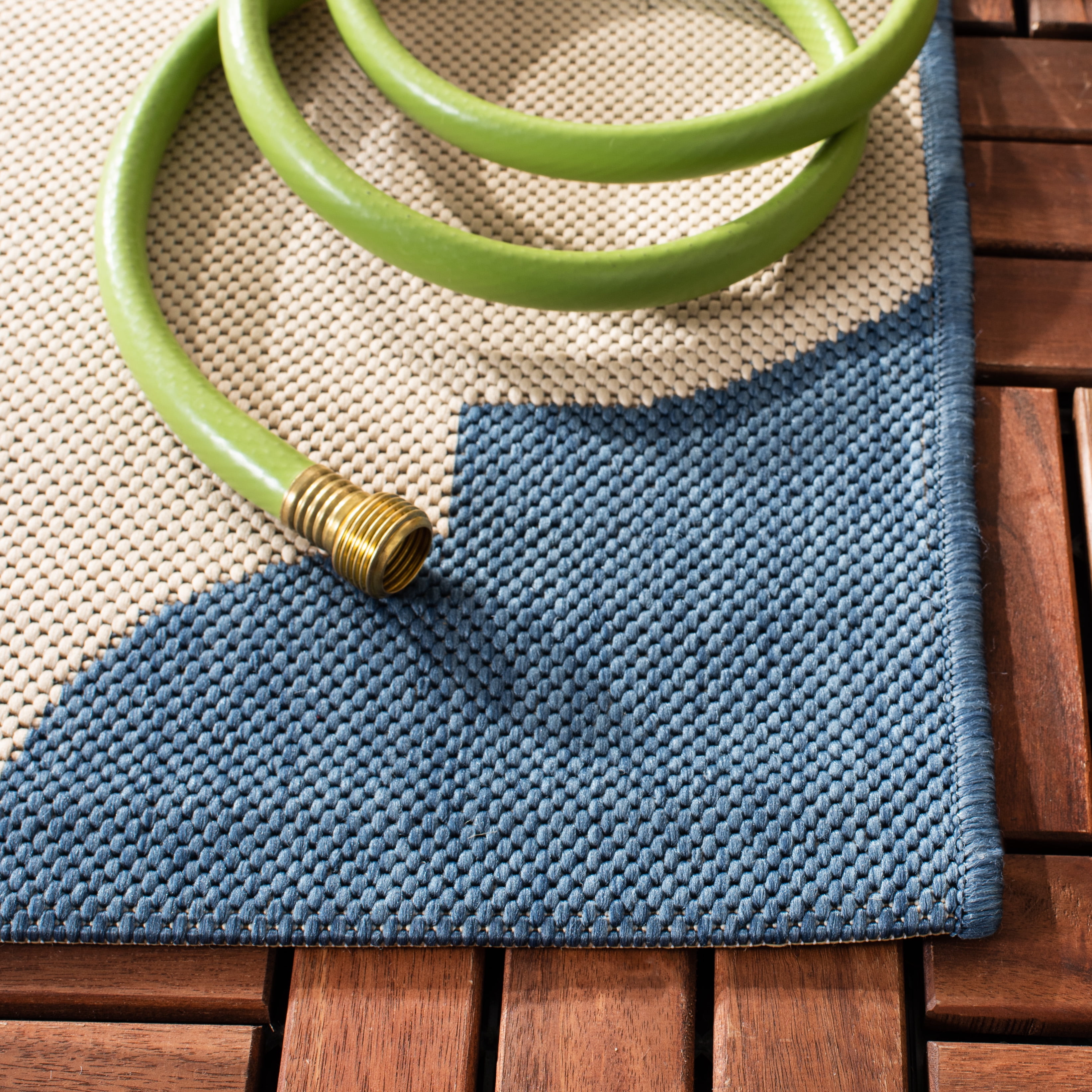 Safavieh Courtyard Elwyn Geometric Indoor/Outdoor Runner Rug, Beige/Blue, 2'3" x 8'