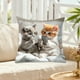thumbnail image 4 of Funda de almohada con estampado de gatos jugando con el teléfono | Cojín decorativo multicolor de 45 x 45 cm para sofá cama y salón, 4 of 5