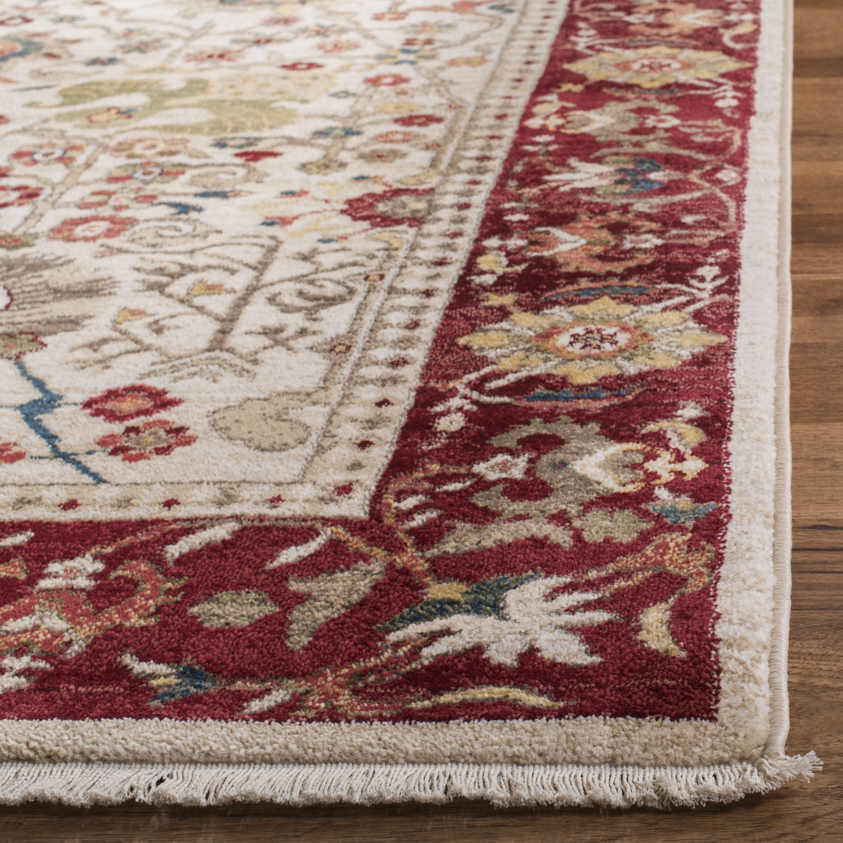 Safavieh Kashan Vaska Oriental Area Rug, Ivory/Red, 5'1" x 5'1" Square