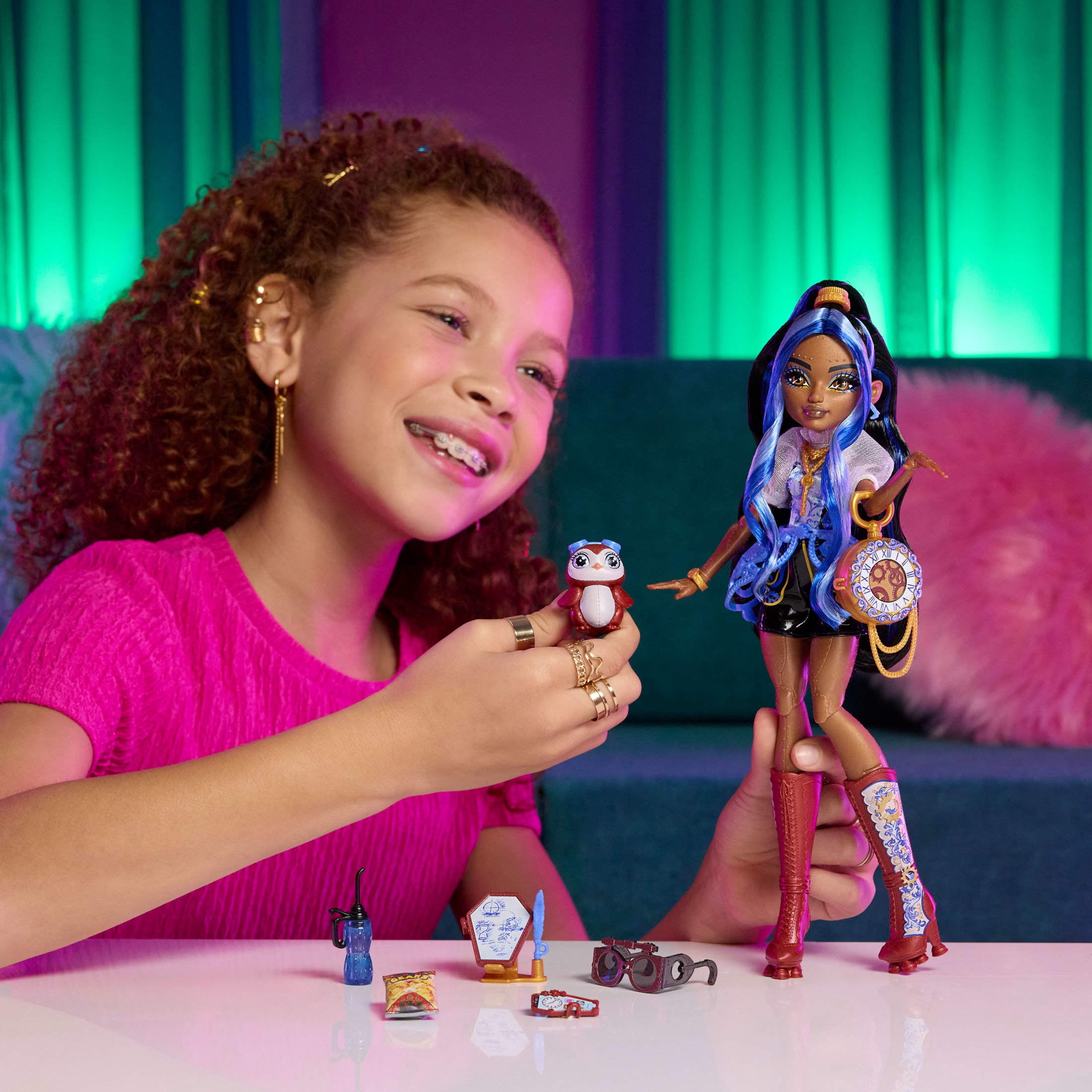 Monster High Robecca Steam Fashion Doll in Rocket Boots, Goggles with Pet Penguin and Accessories