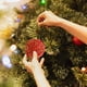thumbnail image 4 of Bolas de adornos navideños indestructibles - Pack de 4 decoraciones colgantes de plástico para el árbol, blanco, rosa, rojo, verde azul, 4 of 6