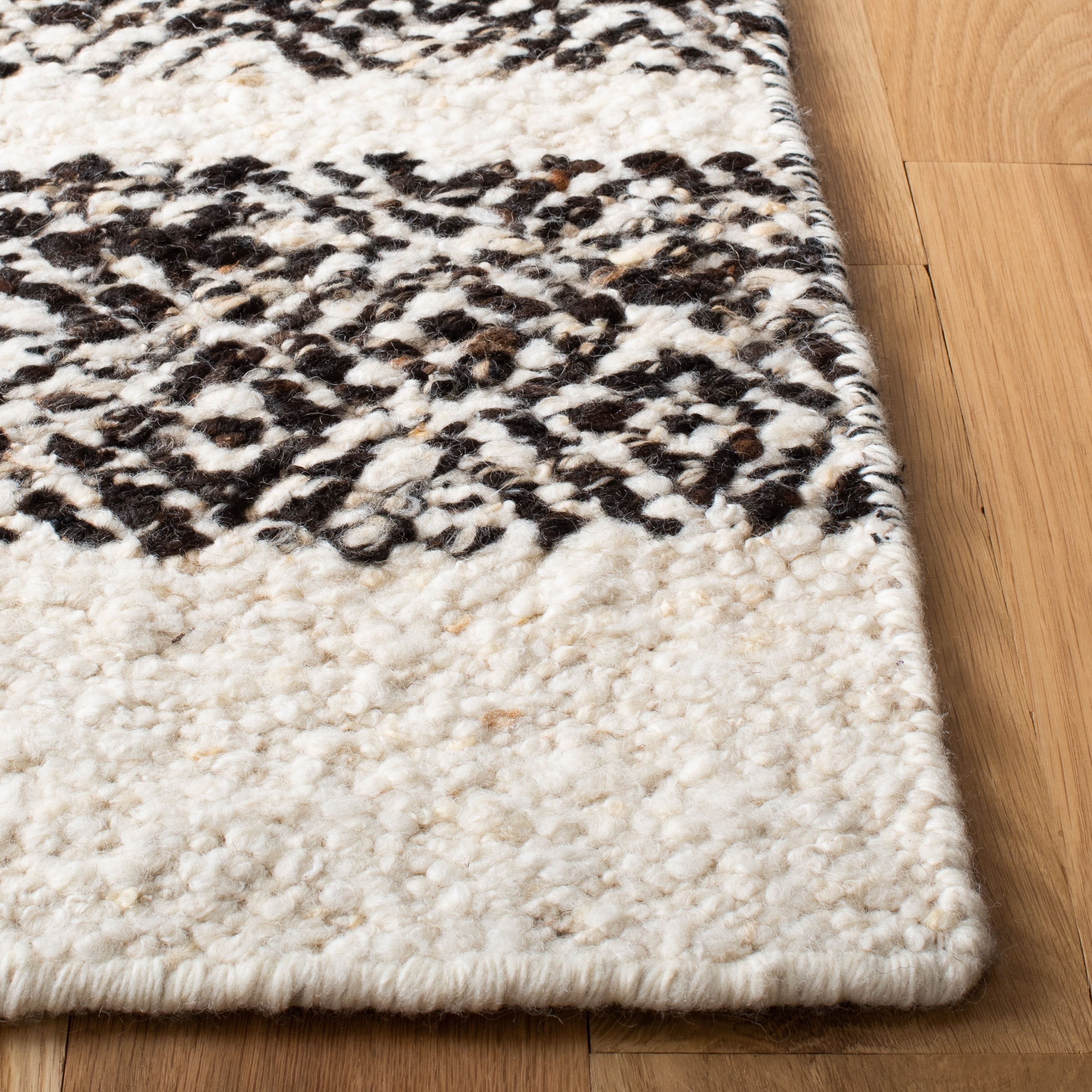 SAFAVIEH Natura SHASTA Geometric Striped Runner Rug, Black/Ivory, 2'3" x 8'