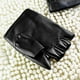 thumbnail image 4 of Guantes de cuero artificial antideslizantes de medio dedo sin dedos para hombre, manoplas para manos y muñecas, 4 of 4