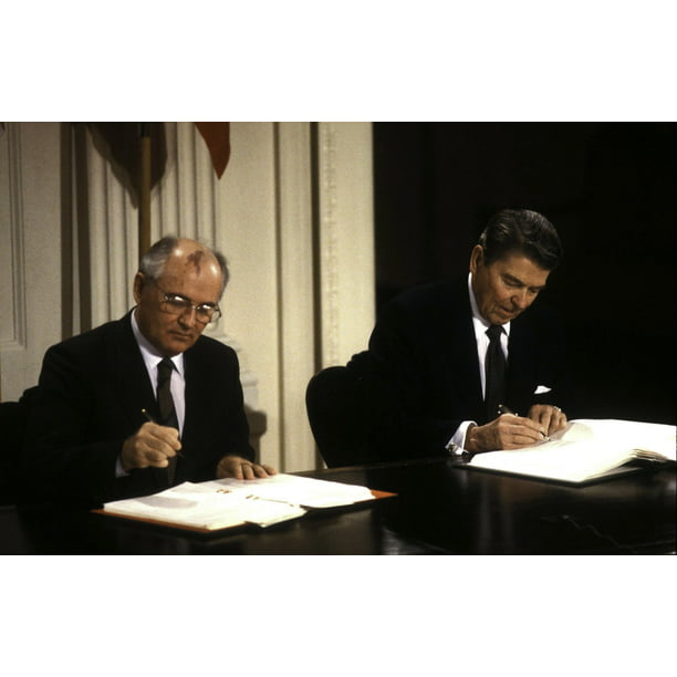 Mikhail Gorbachev and Ronald Reagan signing the INF Treaty Photo Print ...