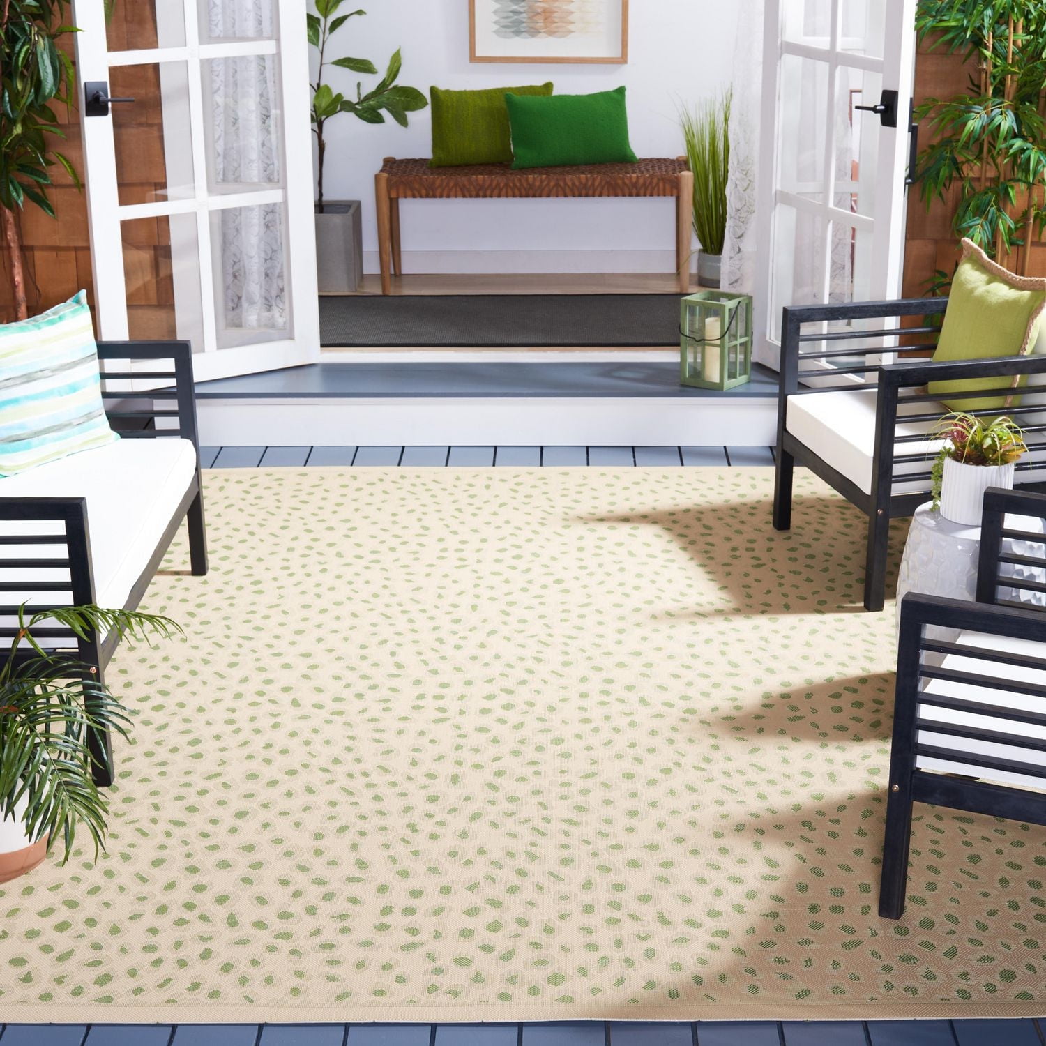 SAFAVIEH Courtyard Camille Animal Indoor/Outdoor Area Rug