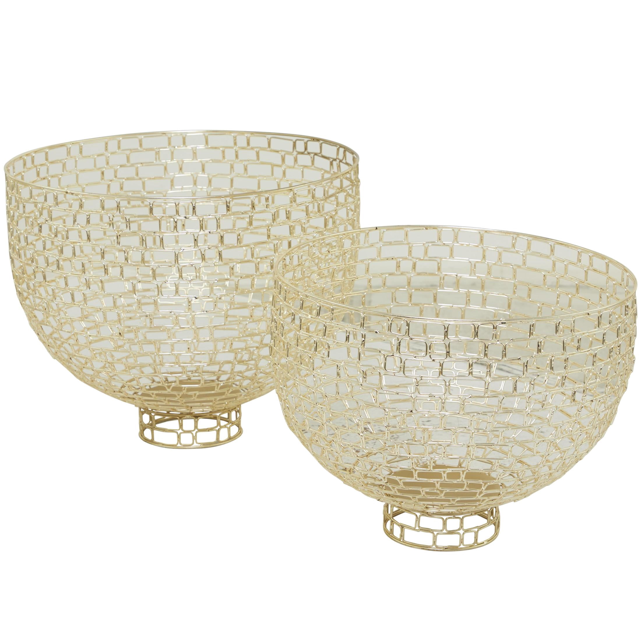 DecMode 18", 20"W Round Gold Metal Decorative Bowl with Chain Link Patterns, Set of 2