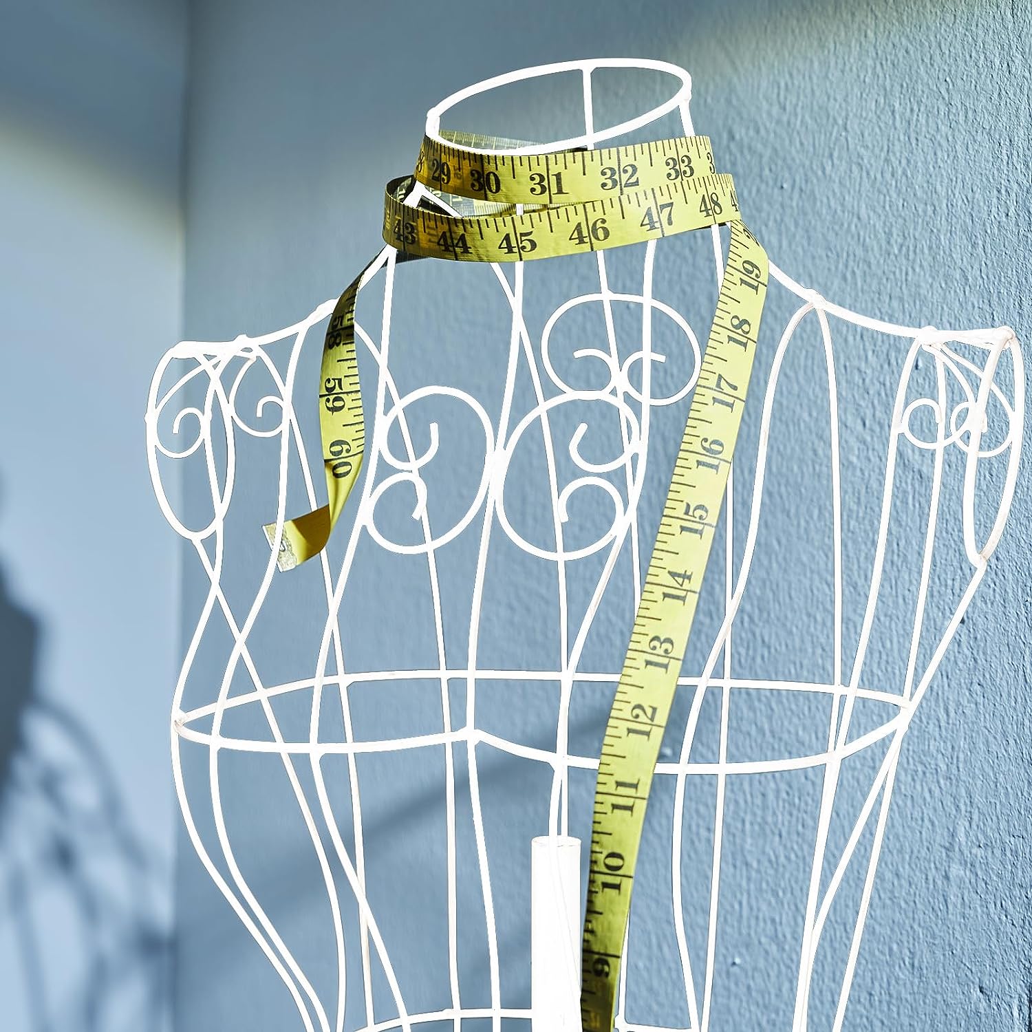 Bonnlo Female Wire Dress Form, Vintage Style Wire Mannequin for Home Decor Display, Small Size Adjustable Height Metal Wire Body