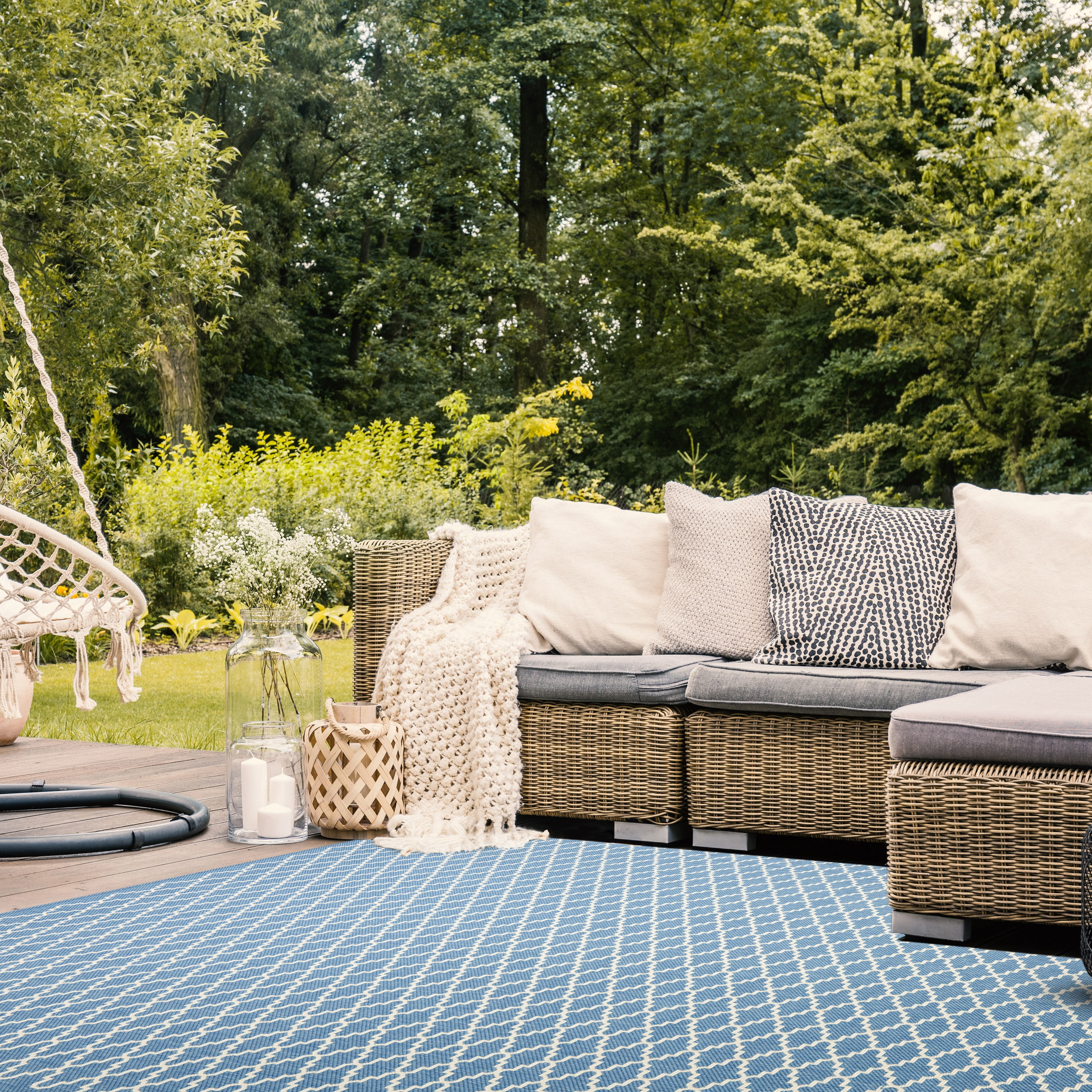 Safavieh Courtyard Hilbert Geometric Indoor/Outdoor Area Rug, Blue/Beige, 6'7" x 6'7" Square