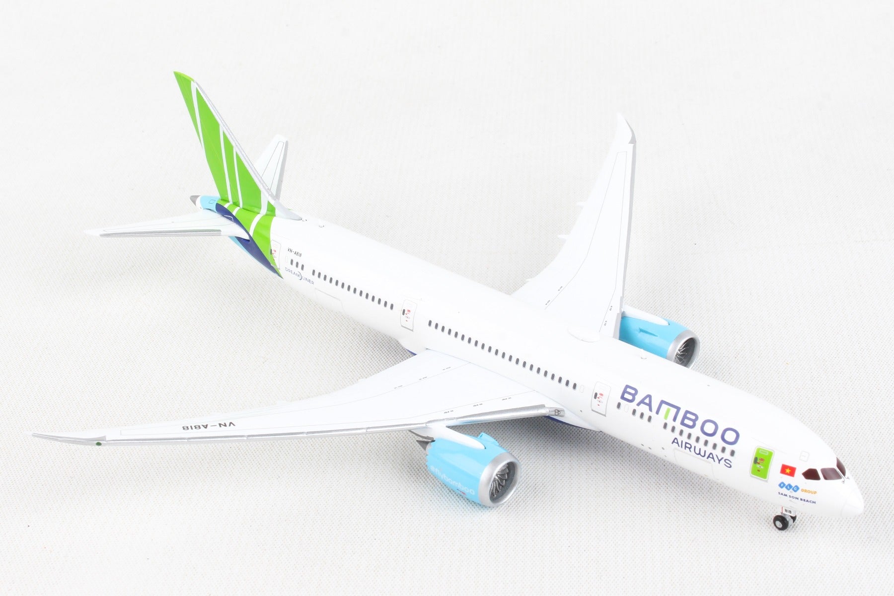 Boeing 787-9 Commercial Aircraft "Bamboo Airways" White with Green Tail 1/400 Diecast Model Airplane by GeminiJets