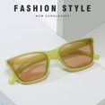 thumbnail image 4 of MesaSe Lunettes de Soleil pour Femmes Monture Carrée Style Simple Classique Rétro Lentille Transparente Résistantes au Soleil Ultra-Légères Protection UV Lunettes de Soleil pour Adultes pour l'Extérieur, 4 of 10
