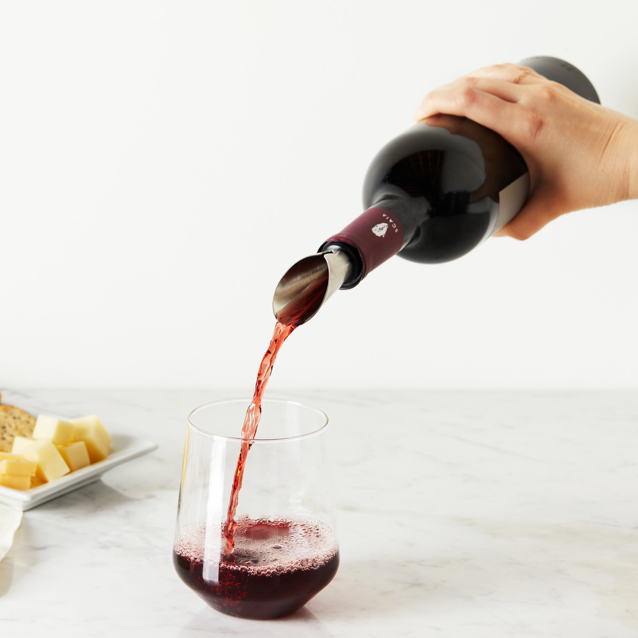 TRUE Brands Bottle Stopper And Pour Spout - Thumbnail 2