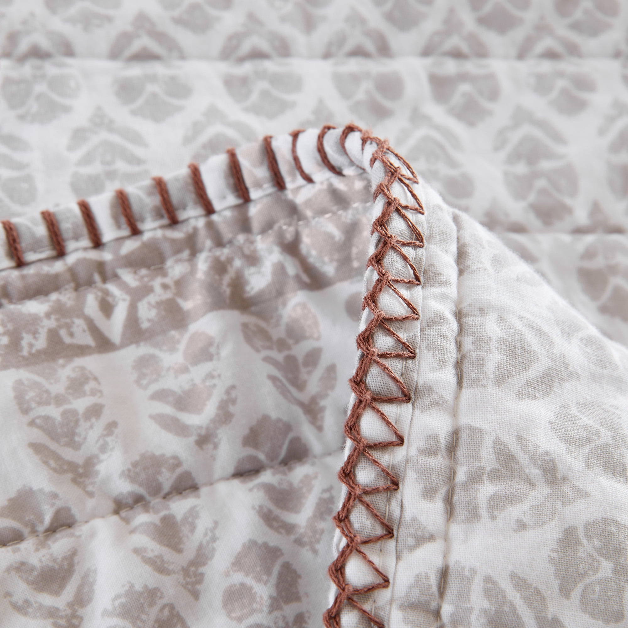 King Cal King 100% Cotton Quilt Set with Medallion Block-Print Design, 2" Channel Quilting, Lightweight All-Season Bedspread with Blanket Stitch, Prewashed for Softness