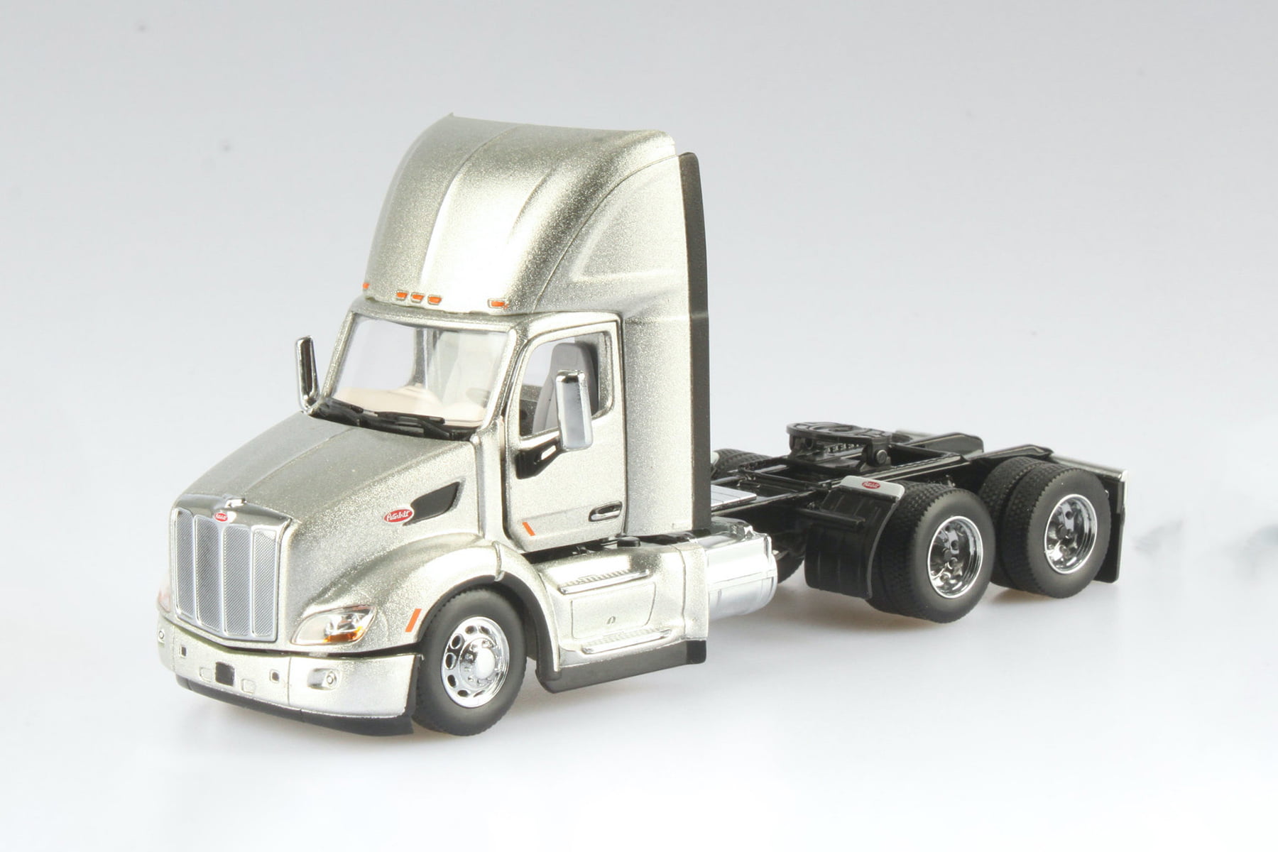 Peterbilt 579 UltraLoft Day Cab SBFA Truck Tractor with Skeleton Trailer  and MAERSK Sea Container, Silver and White - Diecast Masters 71069 - 1/50  
