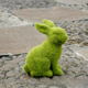 thumbnail image 2 of Adornos de Pascua para exteriores con césped para jardín, patio, casa, conejo de resina de estilo europeo, 2 of 5