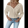 thumbnail image 2 of Blusa Asimétrica con Hombros Descubiertos y Larga Abotonada para Mujer, Color Albaricoque S, 2 of 6