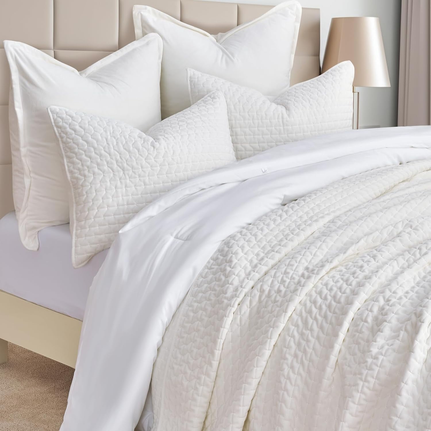 EVERGRACE Luxury Velvet Quilt Set Queen Size 3 Piece, Soft Cross-Stitch Velvet Comforter Set with Pillow Shams, Lightweight Coverlet Bedspread for All Seasons, Bright White