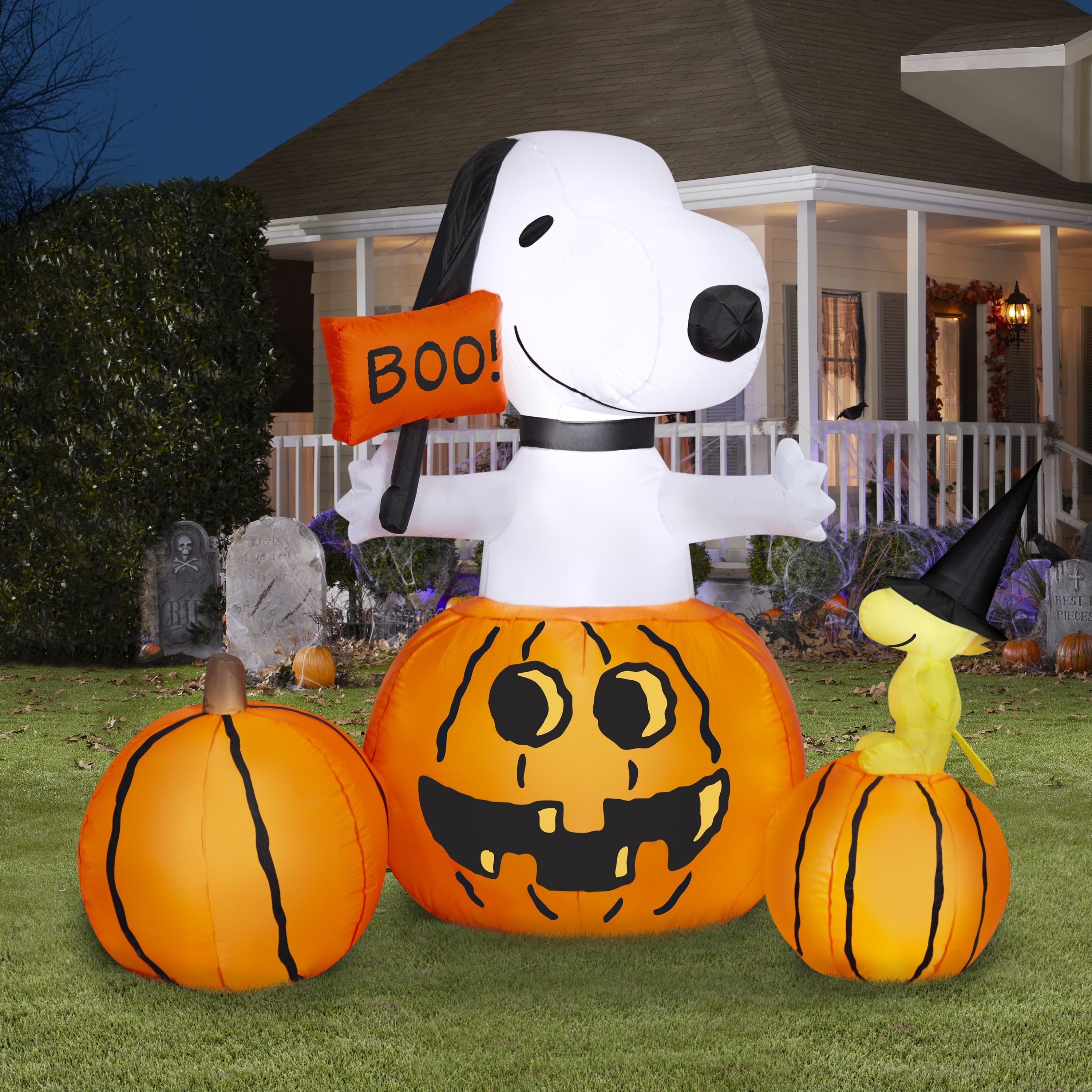 Airblown Halloween Yard Inflatable with Snoopy and Woodstock in Pumpkin Patch Scene Peanuts 5 ft