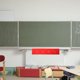 thumbnail image 4 of OULII Organizador De Pared Rojo Con Bolsillos Múltiples Para Oficina Y Almacenamiento Eficiente, 4 of 8