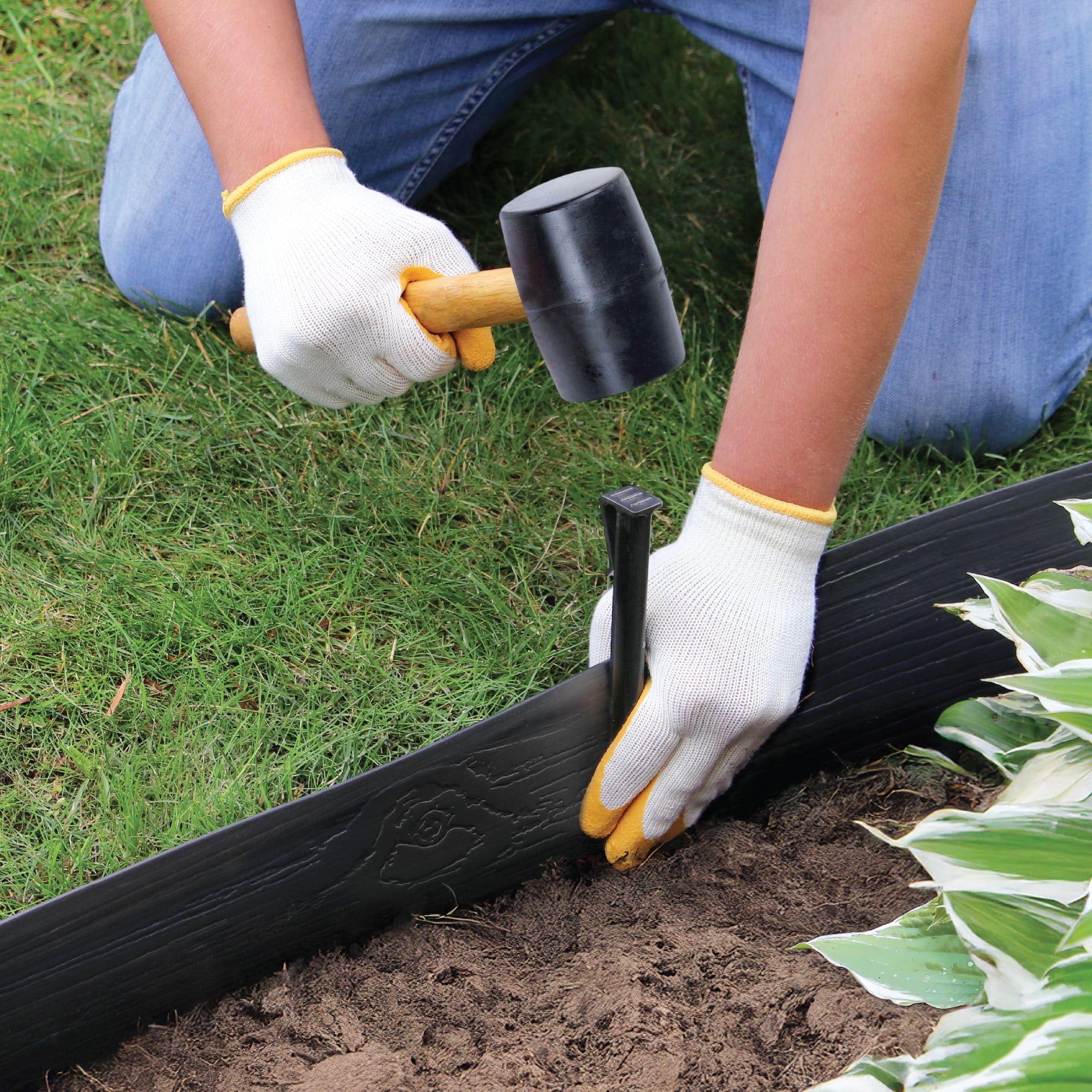 Master Mark Terrace Board 5-Inch x 20-Ft Plastic Garden Edging Border, Black Wood Grain, Flexible & Durable, Includes 5 Anchoring Stakes, Made in USA - Ideal for Landscape Edging & Garden Fence