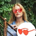 thumbnail image 2 of Gafas de sol circulares vintage para adultos, estilo vintage, con lentes duraderas de PC y montura de metal, ideales para viajes, vacaciones, decoración y protección solar, 2 of 7