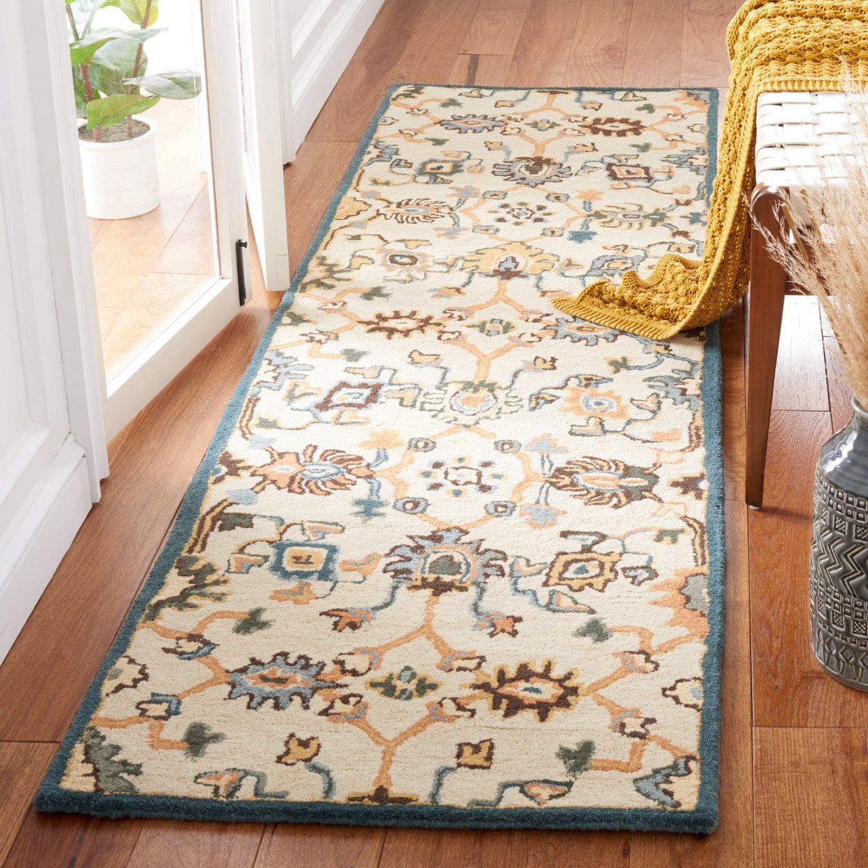 SAFAVIEH Heritage Neofit Floral Area Rug, Beige/Ivory, 6' x 6' Round