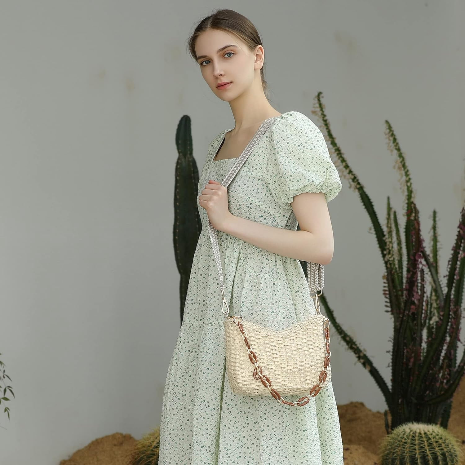 Small Handmade Straw Pocketbook Crossbody Bag for Women, Summer Chic Woven Handbag Shoulder Purse with Chain