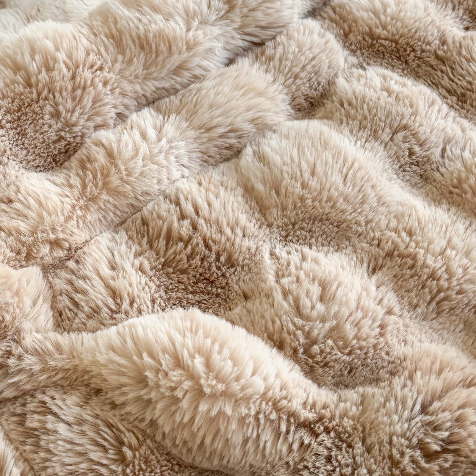 Sanmadrola Pillow Covers 18x18 Fluffy Faux Rabbit Fur Decorative Throw Pillows Case, Shaggy Decorative Cushion Covers for Sofa, Bedroom, Living Room, Cozy Home Décor, Set of 2