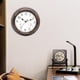 thumbnail image 4 of Reloj de pared a pilas para colgar en la pared, ideal para el hogar, la sala de estar y la temperatura interior. Tono de latón negro, 4 of 8