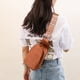 thumbnail image 5 of Bolsa Riñonera de moda para mujer, bandolera de cuero bohemio, cremallera informal (marrón) Likrtyny Para Estrenar, 5 of 8