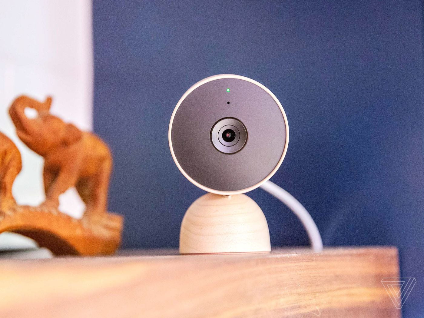 Google Nest Cam (Indoor) (Wired), 2nd Generation (Sand w/maple wood base)