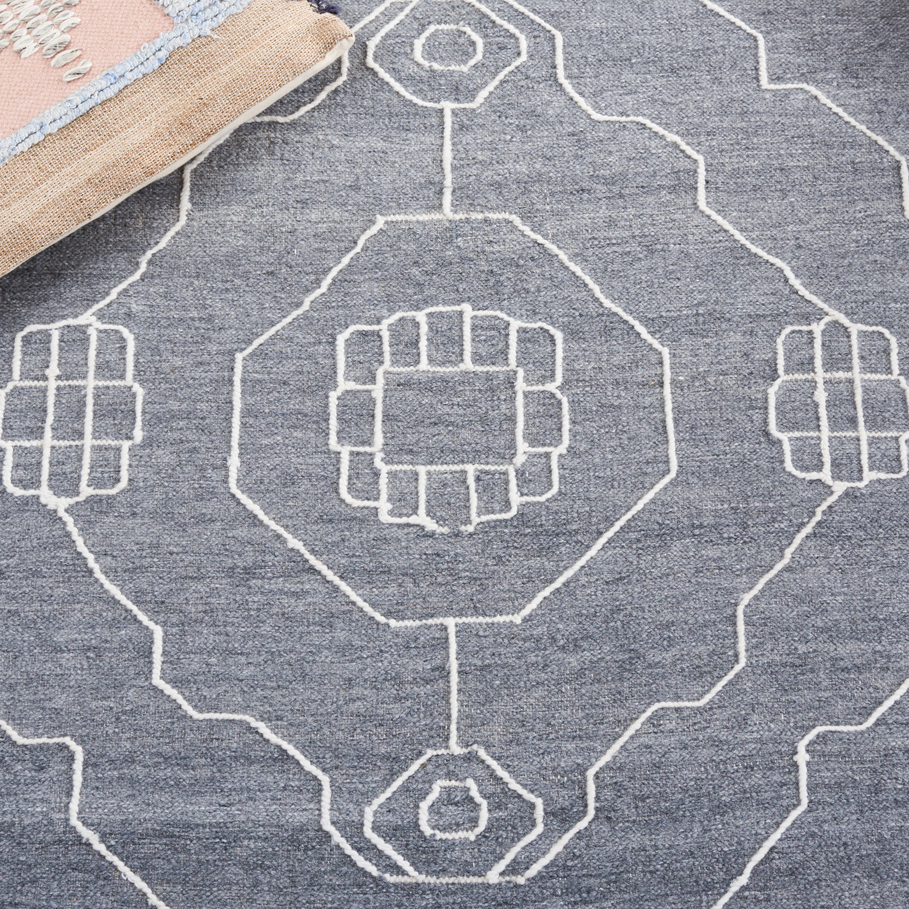 SAFAVIEH Kilim Adair Geometric Area Rug, Dark Grey/Ivory, 7' x 7' Square