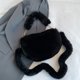 thumbnail image 4 of Bolso Mano Invierno Suave Hombro para Mujer Cadena Felpa Esponjosa Viajes, 4 of 9